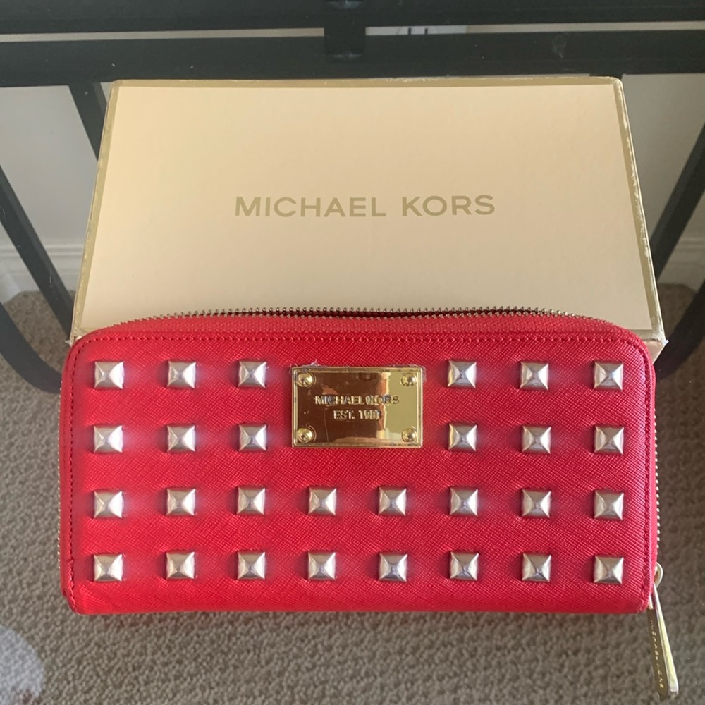 🔥Sale🔥 ✨Red Stud Michael Kors Leather wallet✨